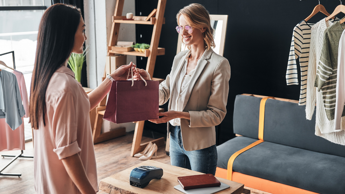 Devenir manager de boutique ! C’est quoi ton job ? by Devenir manager de boutique ! C’est quoi ton job ? by